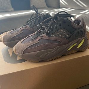 Yeezy Mauve Size 7 Mens 9 Womens